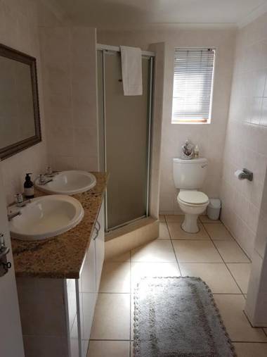 Admiral's Lodge Guest House