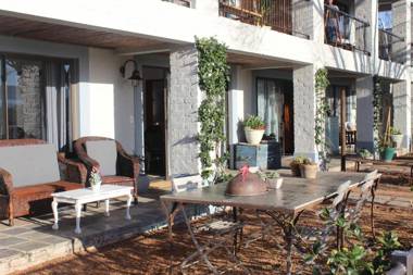 Waterside on Le Bonheur