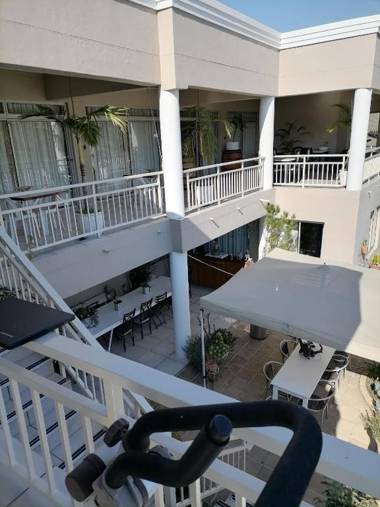 Sunset Boulevard Riverlodge