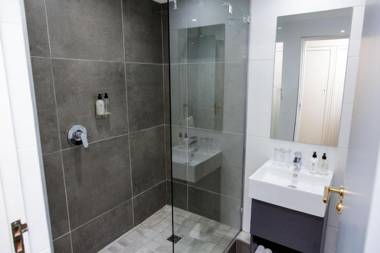 Queens Hotel by BON Hotels