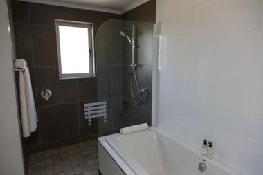 Queens Hotel by BON Hotels