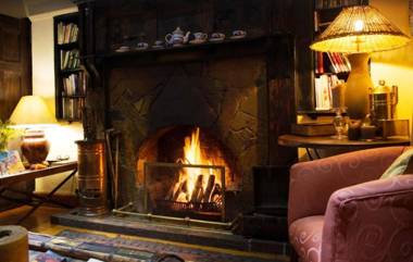 Riverside Guest Lodge