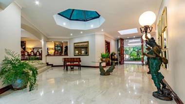 Christies @32 on Russell