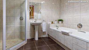 Christies @32 on Russell