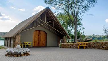 Cradle Moon Lakeside Game Lodge