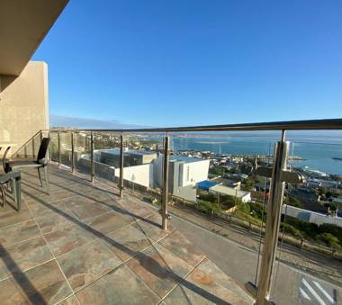 Bar-t-nique Guest House