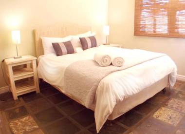 Point Village Accommodation -Linky's House