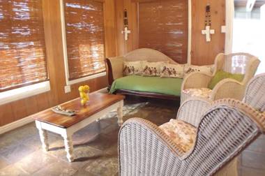 Point Village Accommodation -Linky's House