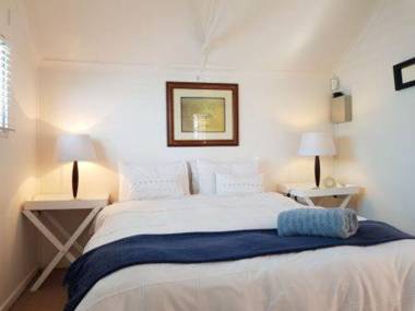 Point Village Accommodation - Dizzy Dazy