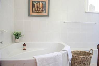 Searle's Manor - APT 13