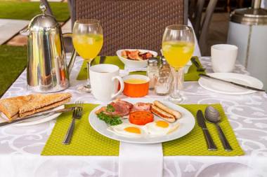 Biweda Nguni Lodge and B&B