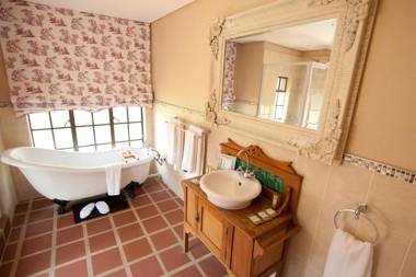 African Hills Safari Lodge & Spa