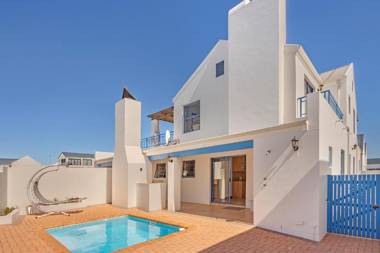 Oyster Retreat by HostAgents