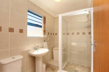 Oyster Retreat by HostAgents