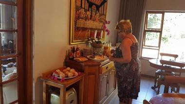 Lagoon Breeze Guest House