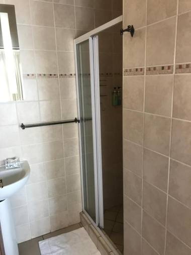 Woodpecker's Inn Guest House