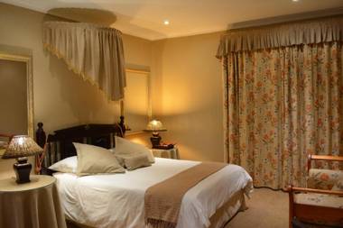 Le Chateau Guest House and Conference Centre