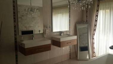 Eagle Rock Executive Guest House