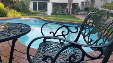 Rosebank Lodge Guesthouse by Claires