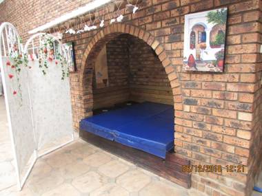 Oppiplot Guest House & Venue