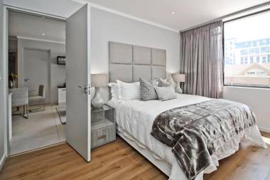 SANDTON APARTMENT 15 WEST ROAD SOUTH