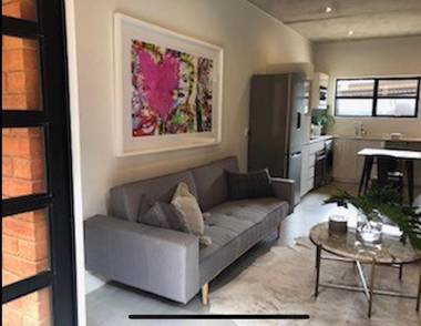 Trendy Melrose Apartment