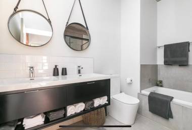 Trendy Melrose Apartment