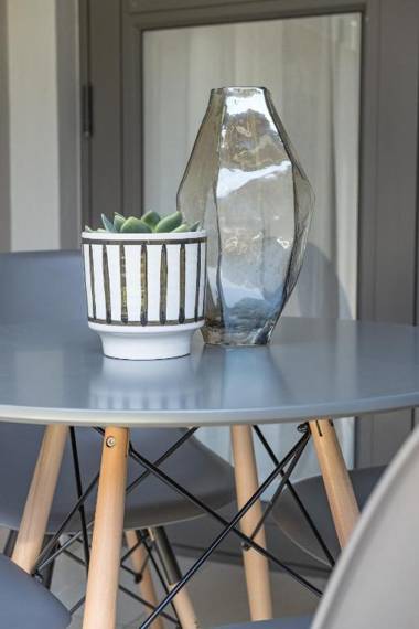 6 on Bompas Apartments