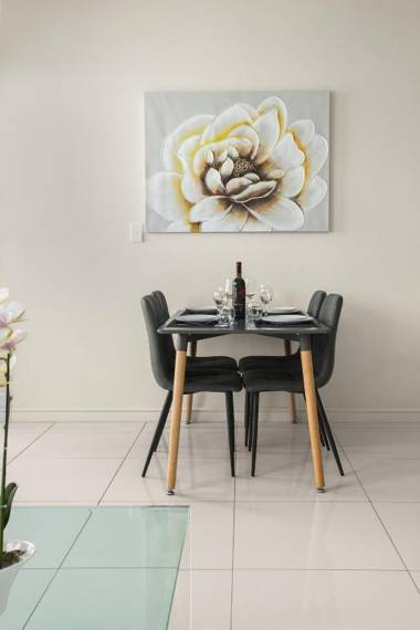 Easy Stay - The Median Rosebank