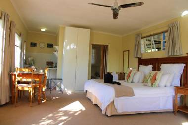 Lemon Thorn Cottage for 2 people with wonderful private terrace in garden