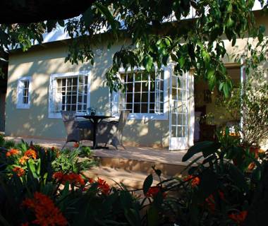 Lemon Thorn Cottage for 2 people with wonderful private terrace in garden