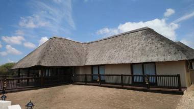 Wildlife Estate House With Mountain Views & 12-Meter Pool