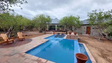 THE BAOBAB BUSH LODGE no self catering tv in lapa