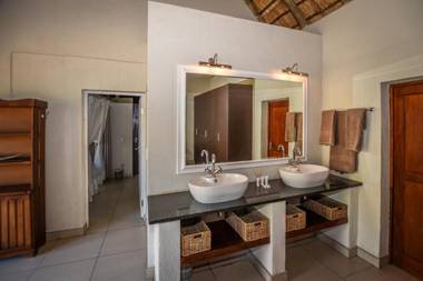 Leopard's Lair Bush Lodge