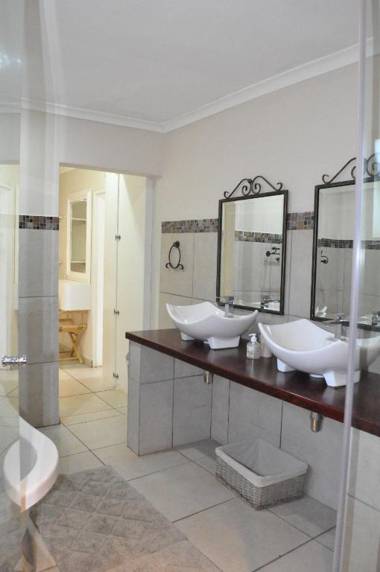 Matusadona Guest Lodge