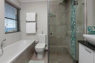 Walker Bay Luxury Seafront Apartment