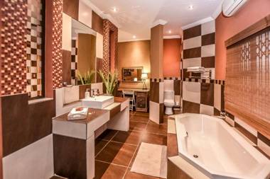 Bambuu Lakeside Lodge