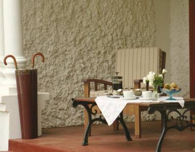 Leeuwenbosch Shearers Lodge - Amakhala Game Reserve