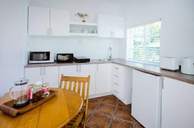 Whispering Oaks Guest House