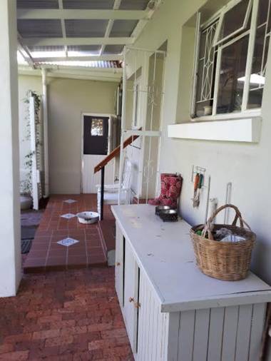 SARAH's PLACE- MANOR HOUSE