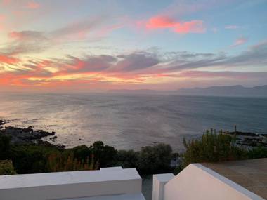 La Petite Baleine Seaside Villa