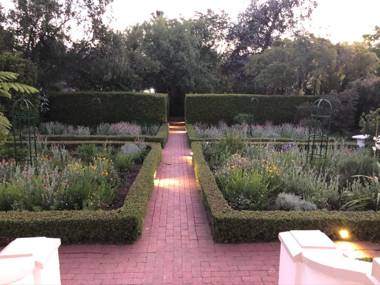 Les Chambres Guest House