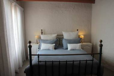 MontMartre Chalets and Guest House