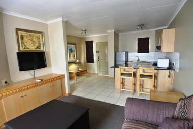 Airport Inn and Suites