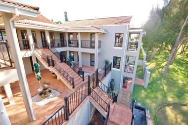 Fourteenth Green Guest Lodge