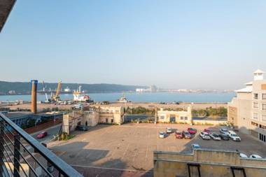 The Bond Square by AirAgents