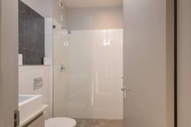 The Bond Square by AirAgents