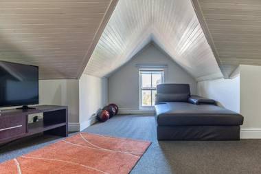 4 on Varneys Guest House