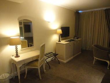 Peninsula All Suite Hotel