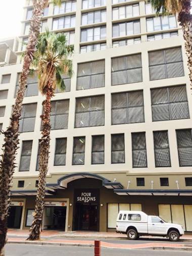 Urban Oasis At The Four Seasons